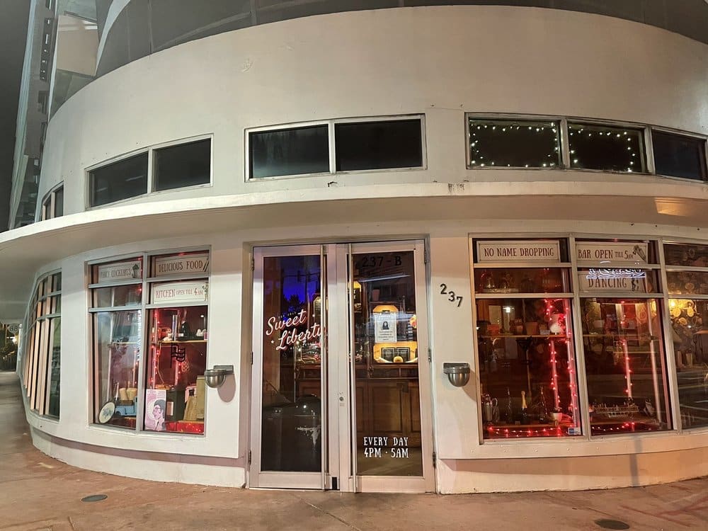 restauranters cierran tarde cerca de mi en miami