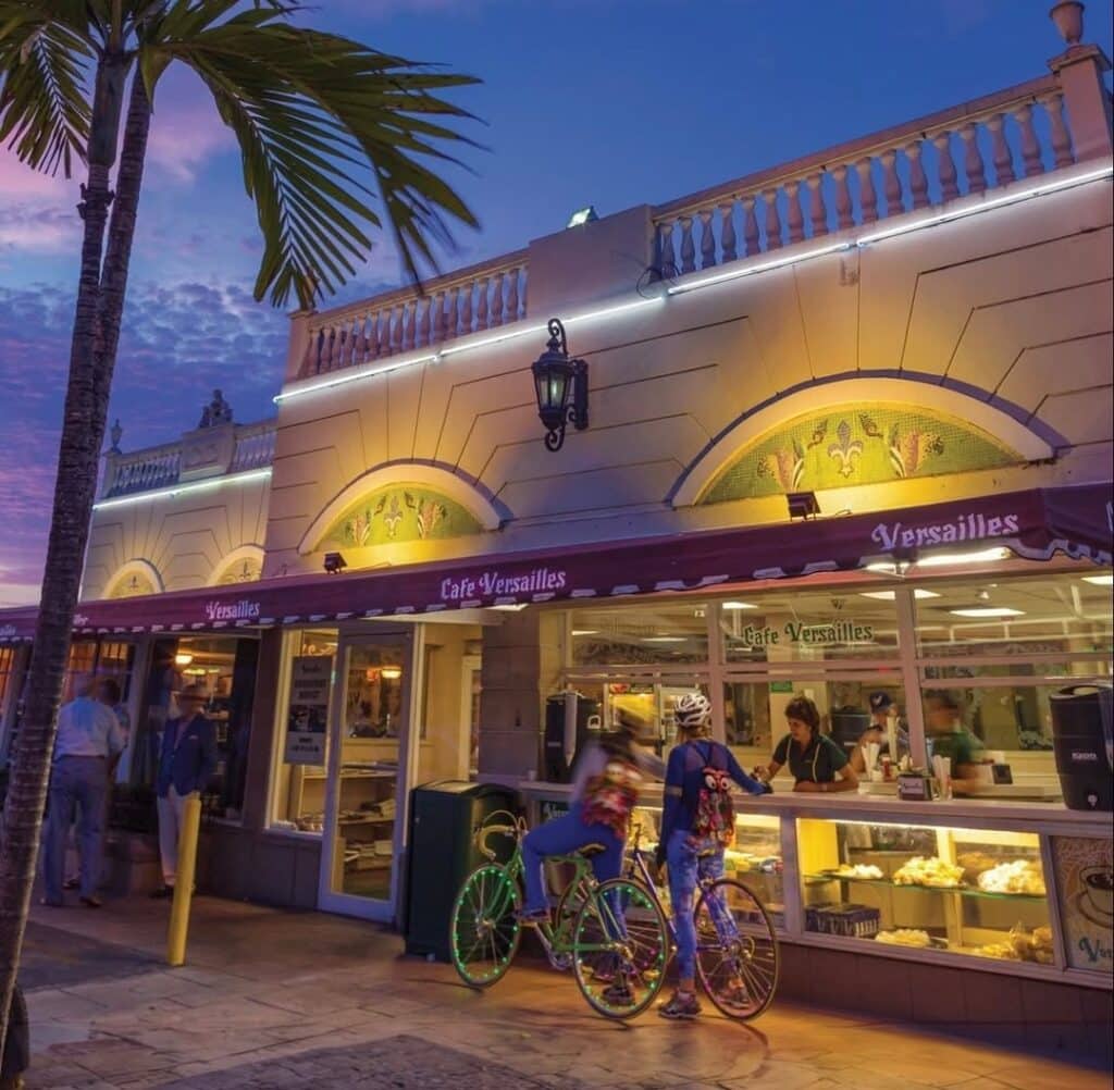 restaurantes que cierran a las 11 Miami